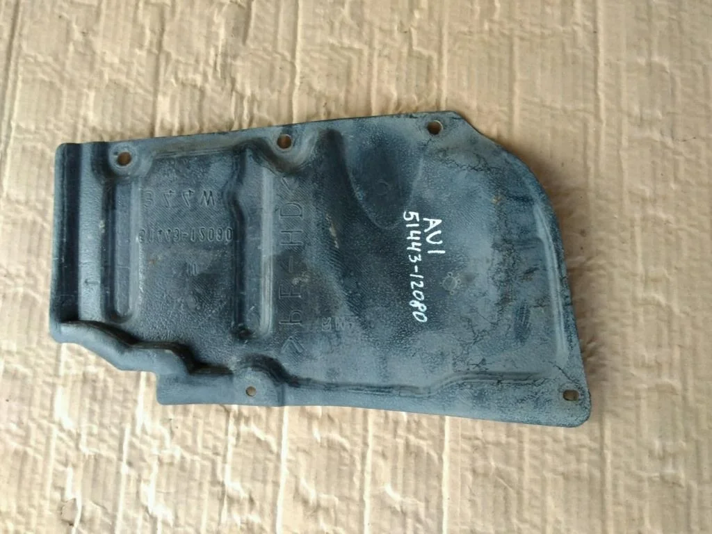 Б.у. пыльник двигателя TOYOTA AURIS ZRE150 TOYOTA AURIS ZRE150