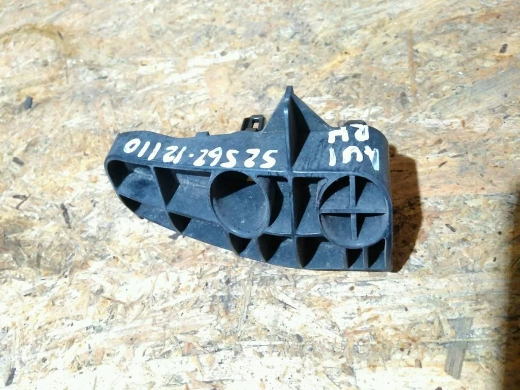 Б.у. крепление бампера зад TOYOTA AURIS ZRE150 TOYOTA AURIS ZRE150