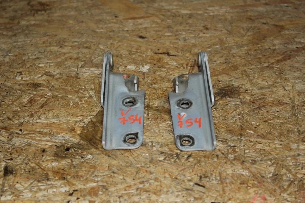 Б.у. петля капота (2шт) MITSUBISHI PAJERO V75W MITSUBISHI PAJERO V75W