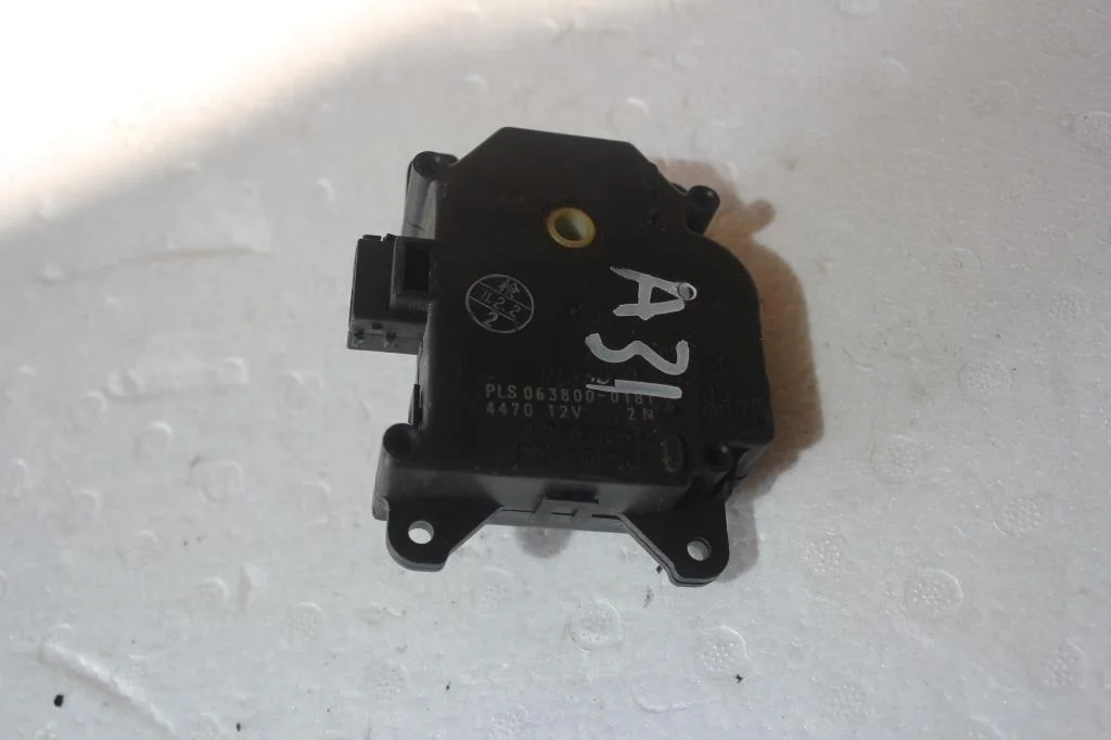 Б.у. сервопривод заслонки печки TOYOTA RAV4 ACA30 TOYOTA RAV4 ACA30