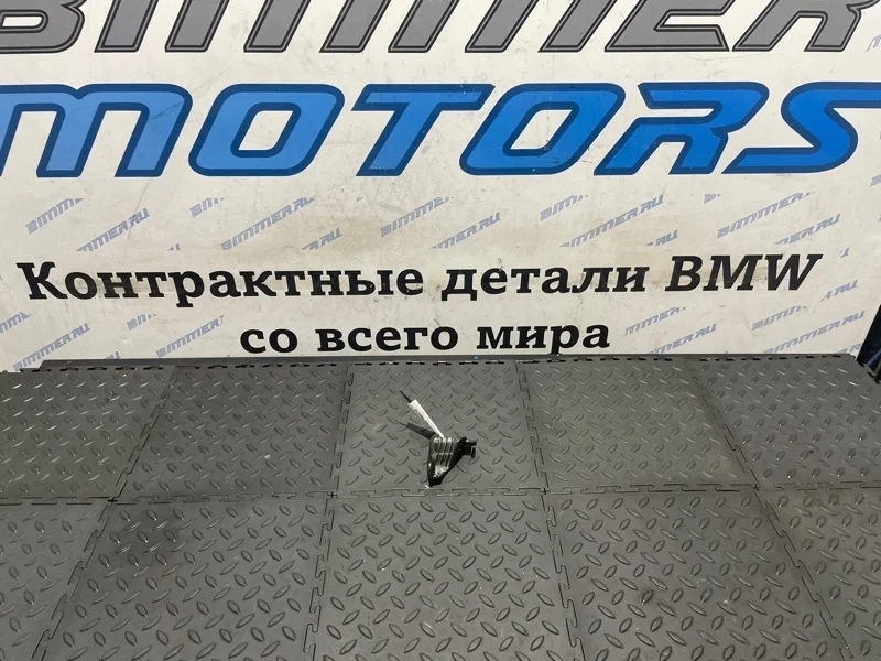 Кронштейн фары BMW 316i 51647285598 F30 N13B16A, правый