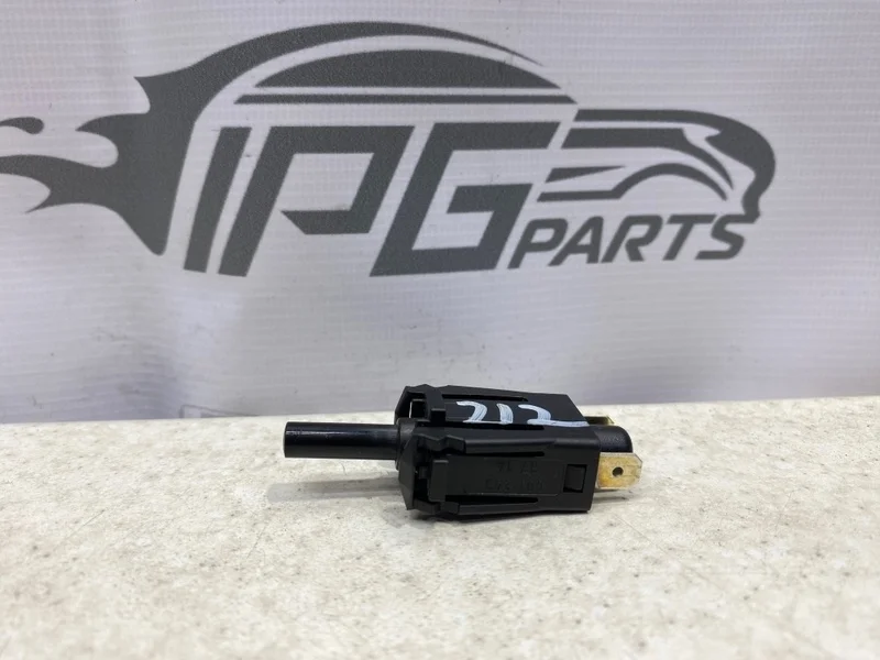 Выключатель стояночного тормоза Mercedes-benz 2014 W212