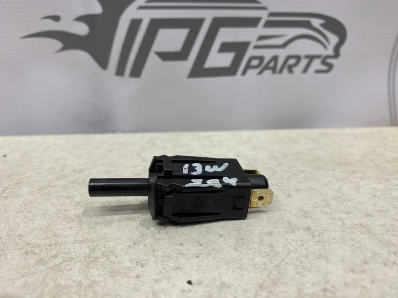 Выключатель стояночного тормоза Mercedes-benz 2012 C204