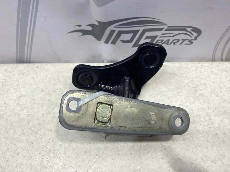 Петля передней левой двери нижняя Mercedes-benz 2013 W212