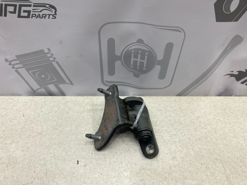 Петля передней левой двери нижняя Mercedes-benz 2013 W212