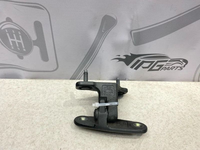 Петля передней правой двери верхняя Mercedes-benz 2013 W212