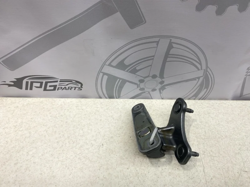 Петля передней правой двери нижняя Mercedes-benz 2013 W212