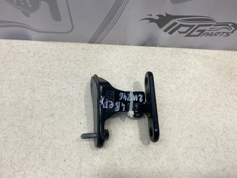 Петля передней левой двери верхняя Mercedes-benz 2016 W246