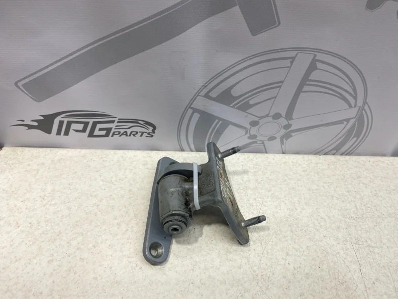 Петля передней правой двери нижняя Mercedes-benz 2014 W212