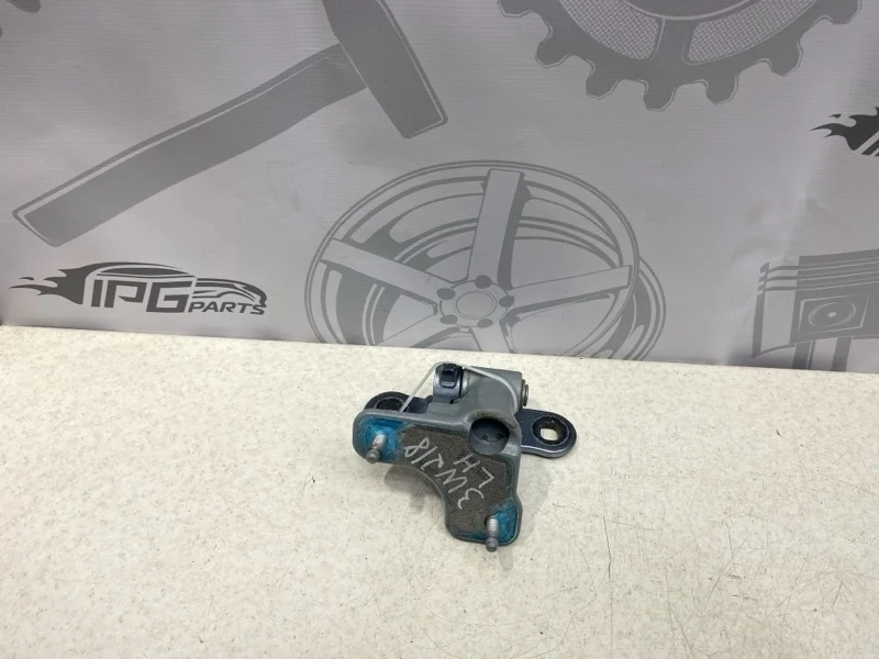 Петля передней левой двери нижняя Mercedes-benz CLS 2014 X218