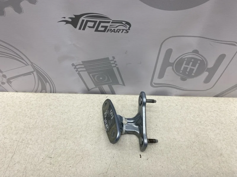 Петля передней правой двери верхняя Mercedes-benz 2014 W212