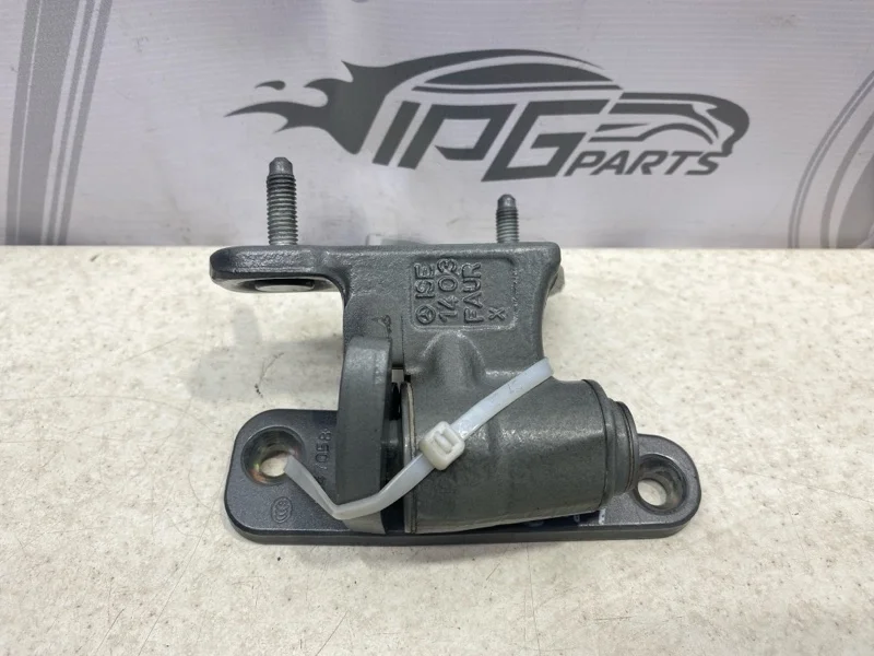 Петля передней правой двери нижняя Mercedes-benz 2014 W212