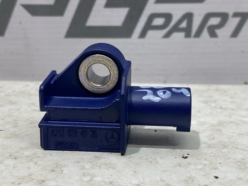 Датчик удара Mercedes-benz 2010 W204