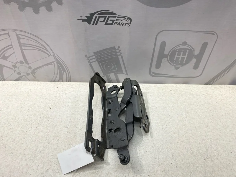 Петля капота правая Mercedes-benz 2010 W204