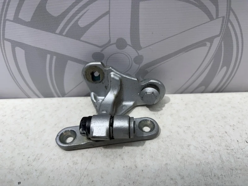 Петля левой двери верхняя Mercedes-benz ML 2007 W164