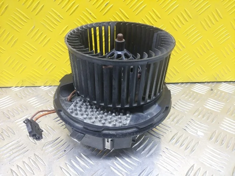 Моторчик печки Volkswagen Passat B7 2011-2015 56118200151A