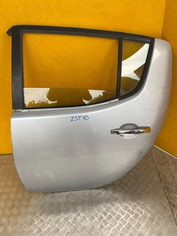 Стекло двери задней левой Mitsubishi L200 (2006-2015) 2006 5736A007 ПИКАП 2.5 D 4D56
