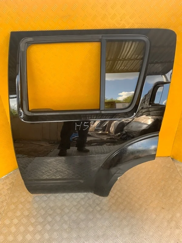Стекло двери задней левой Nissan Pathfinder (R51M) 2004-2013 2007 82301EB33A ВНЕДОРОЖНИК 2.5 D YD25DDTI