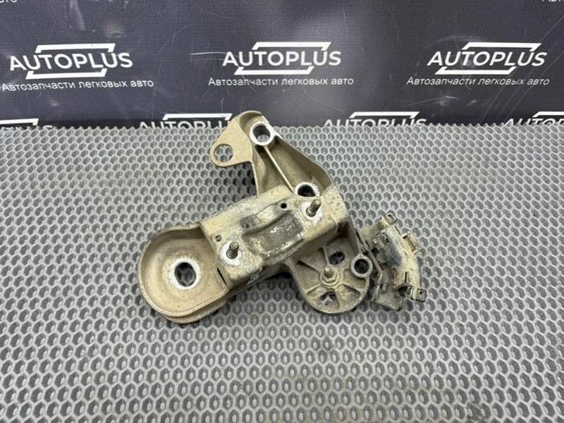 Опора двигателя Audi A6 4B0199352B C5 ARJ, правая