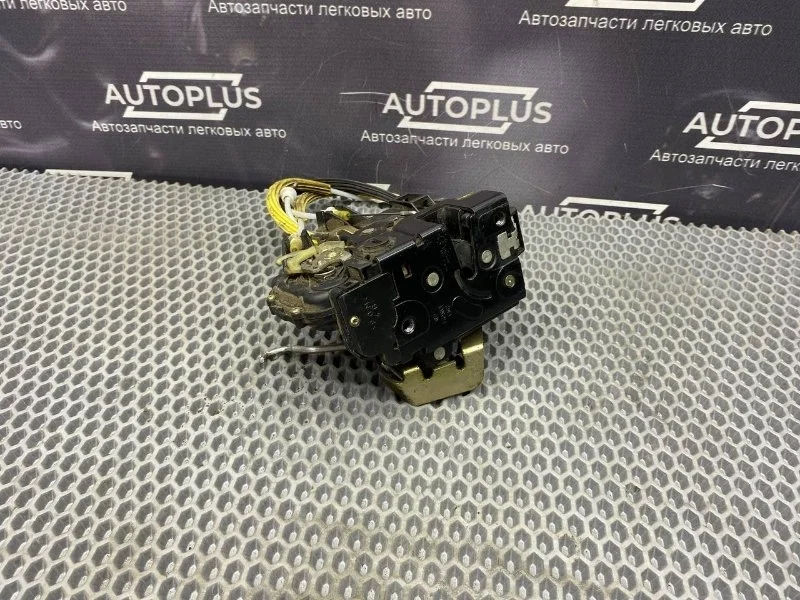 Замок двери Audi A6 4B0839015B СЕДАН C5 2.4 APS, задний левый