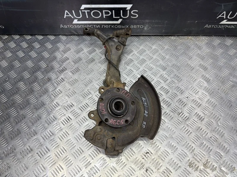 Поворотный кулак со ступицей Audi A6 8D0407258 СЕДАН C5 2.4 APS, передний правый