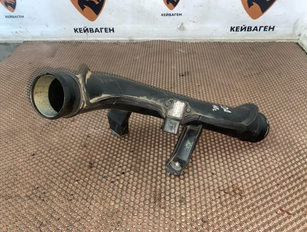 Патрубок интеркулера Volkswagen Passat 2010 B6