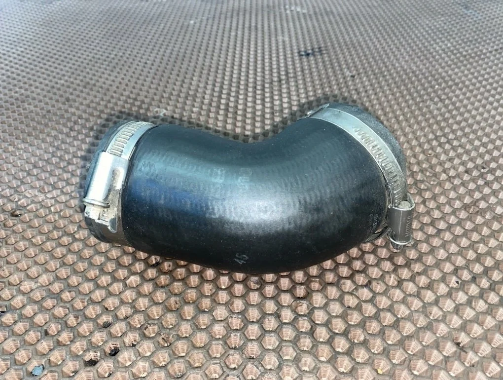 Патрубок интеркулера Volkswagen Passat 2010 B6