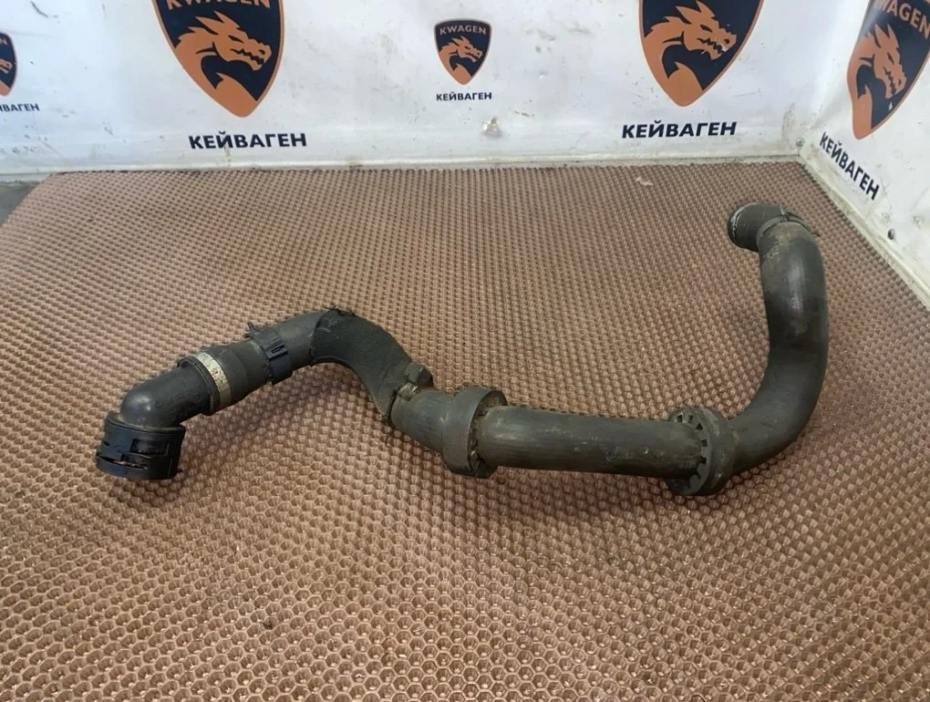 Патрубок радиатора Audi Q7 2008 4L