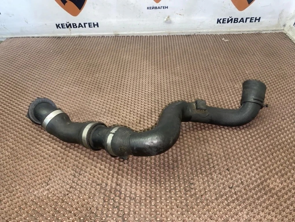 Патрубок системы охлаждения Volkswagen Touareg 2011 7P