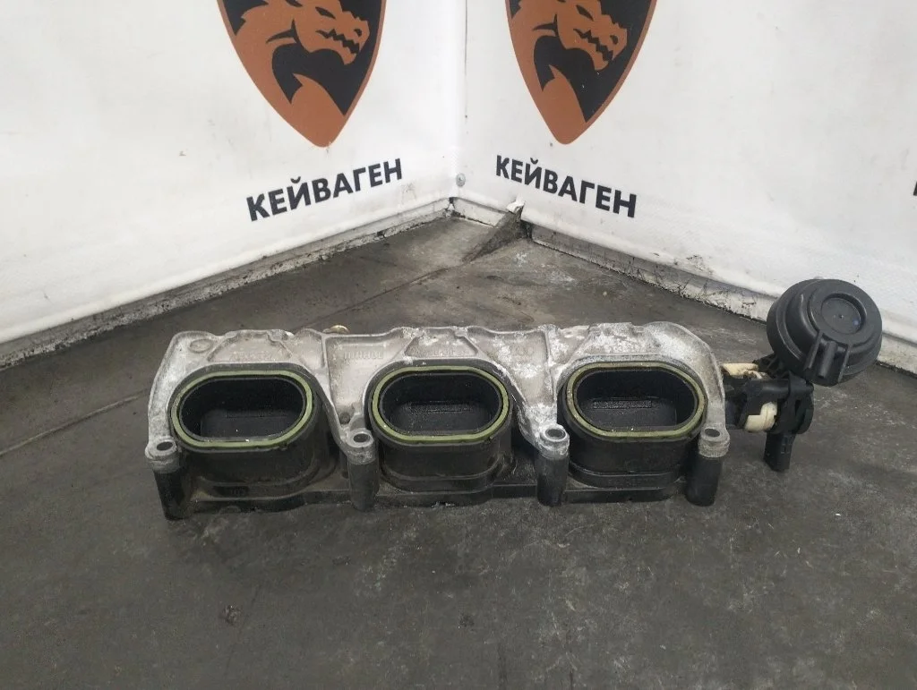 Коллектор впускной Audi A8 2011 D4