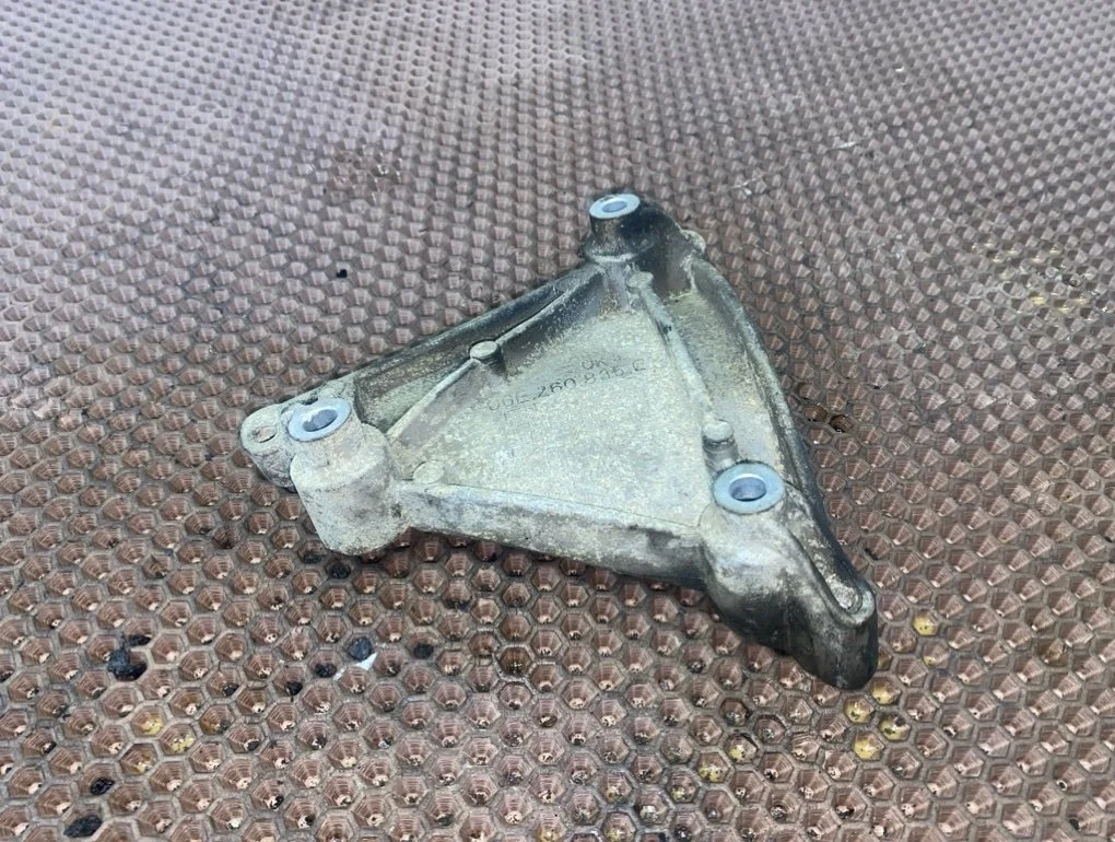 Кронштейн Audi A6 2006 C6