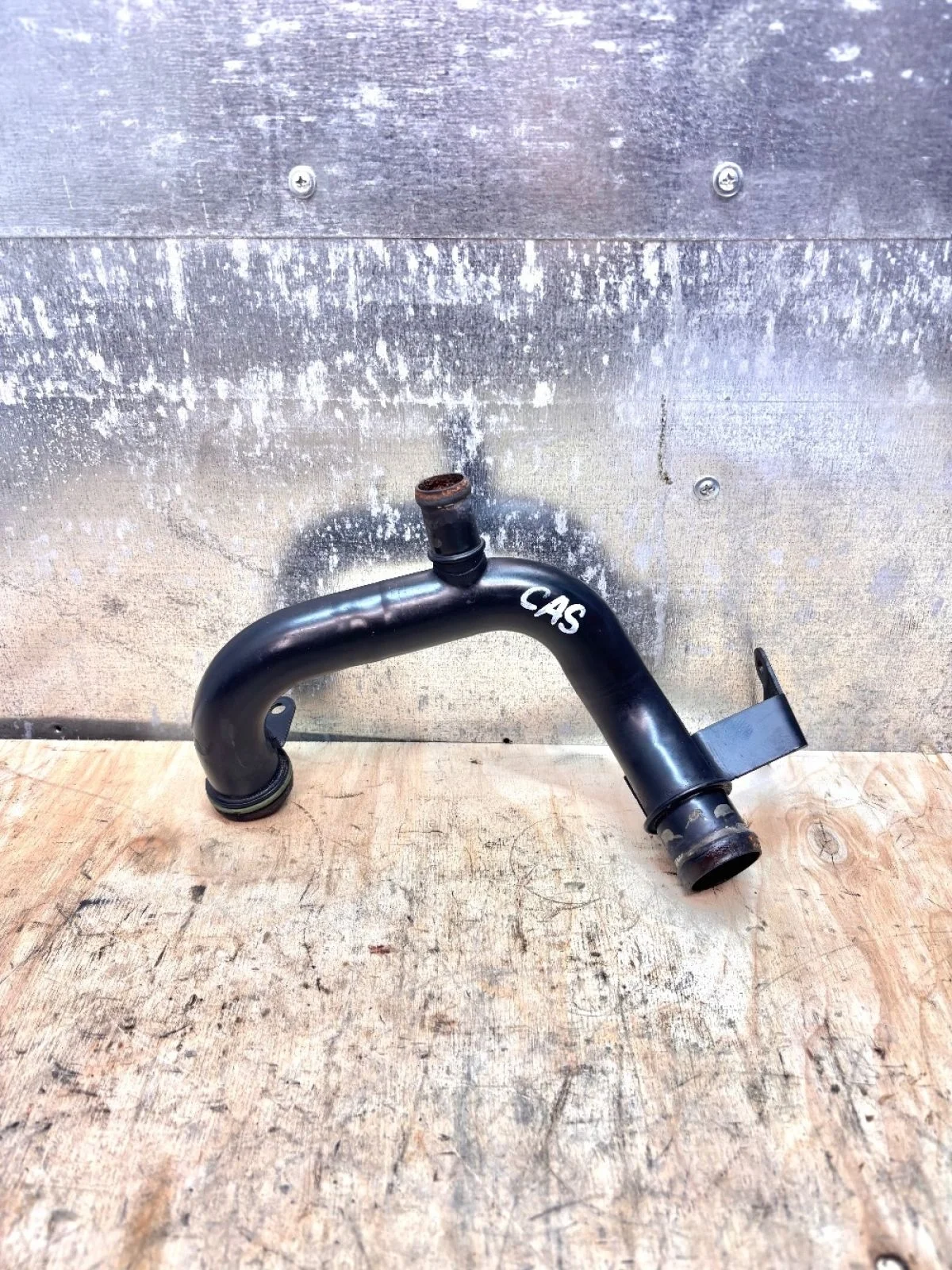 Трубка охлаждающей жидкости 059121071BF Q7 4L (2005—2009) В наличии