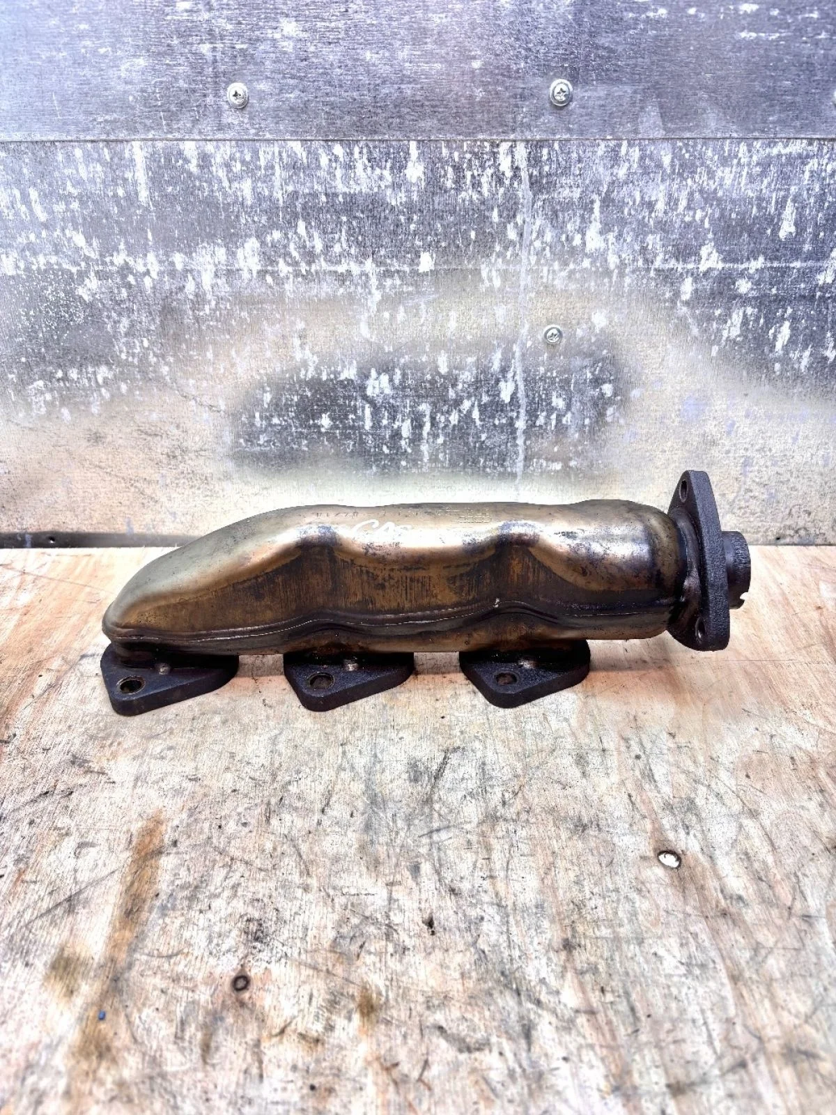 Выпускной коллектор 059253033L левый Touareg I (2002—2006) В наличии