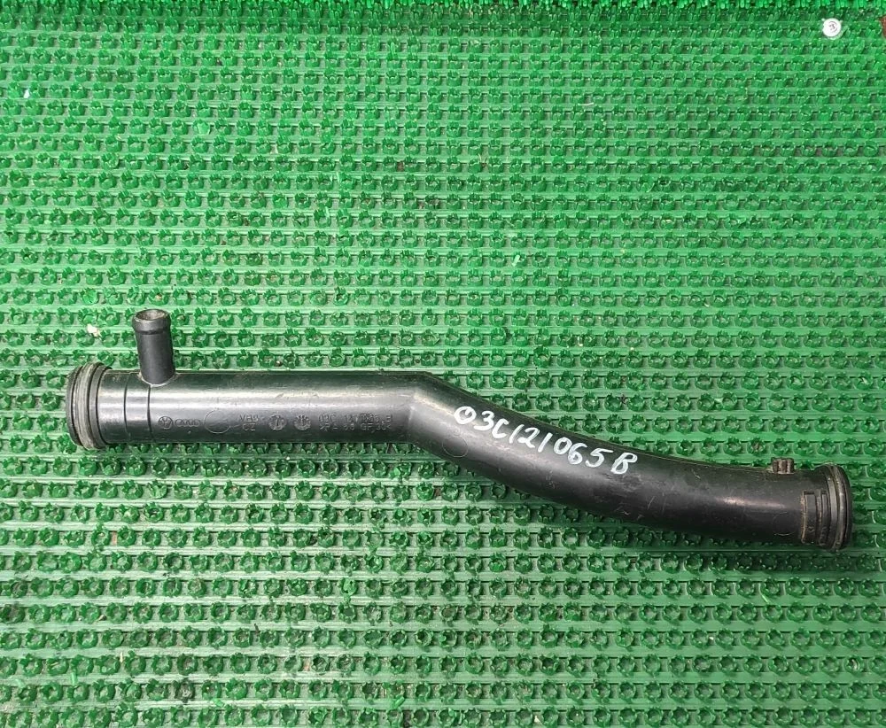 Патрубок системы охлаждения 03C121065B Golf Plus I (2005—2009) В наличии