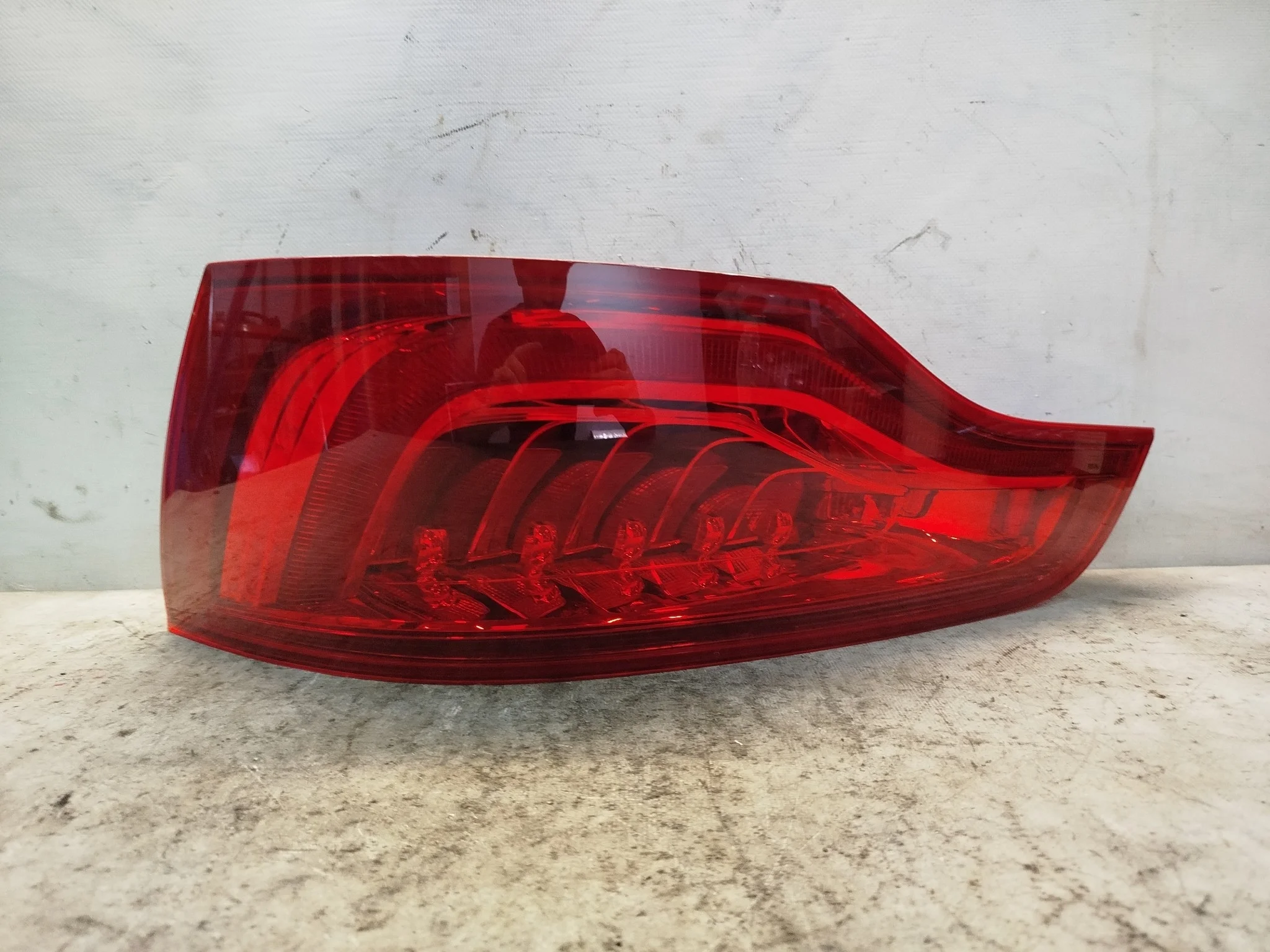 ФОНАРЬ AUDI ПРАВО 4L0945094F XE280