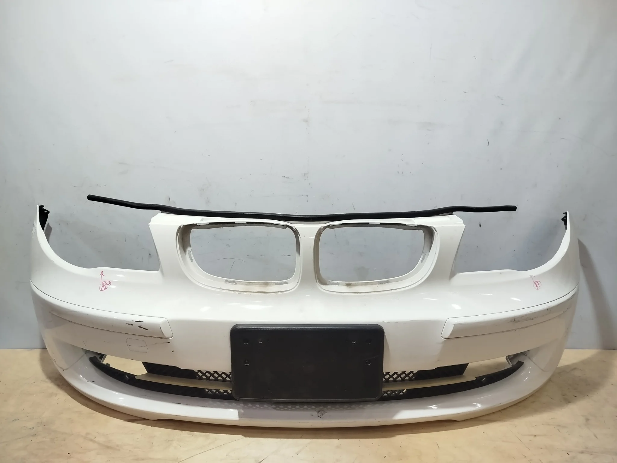 БАМПЕР BMW 51117185125 ПЕРЕД белый XA6531