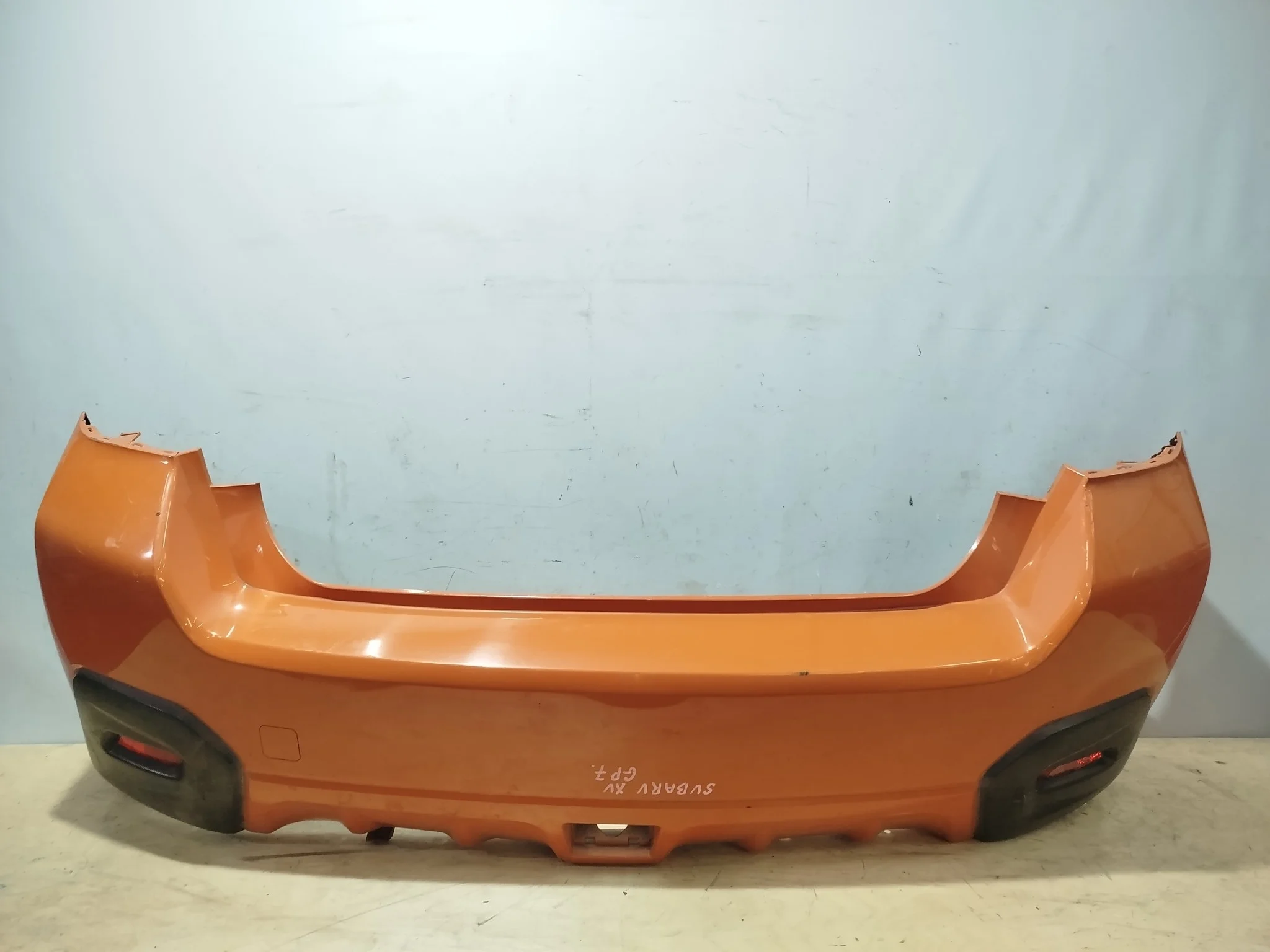 БАМПЕР SUBARU 57704FJ041 ЗАД оранжевый X087