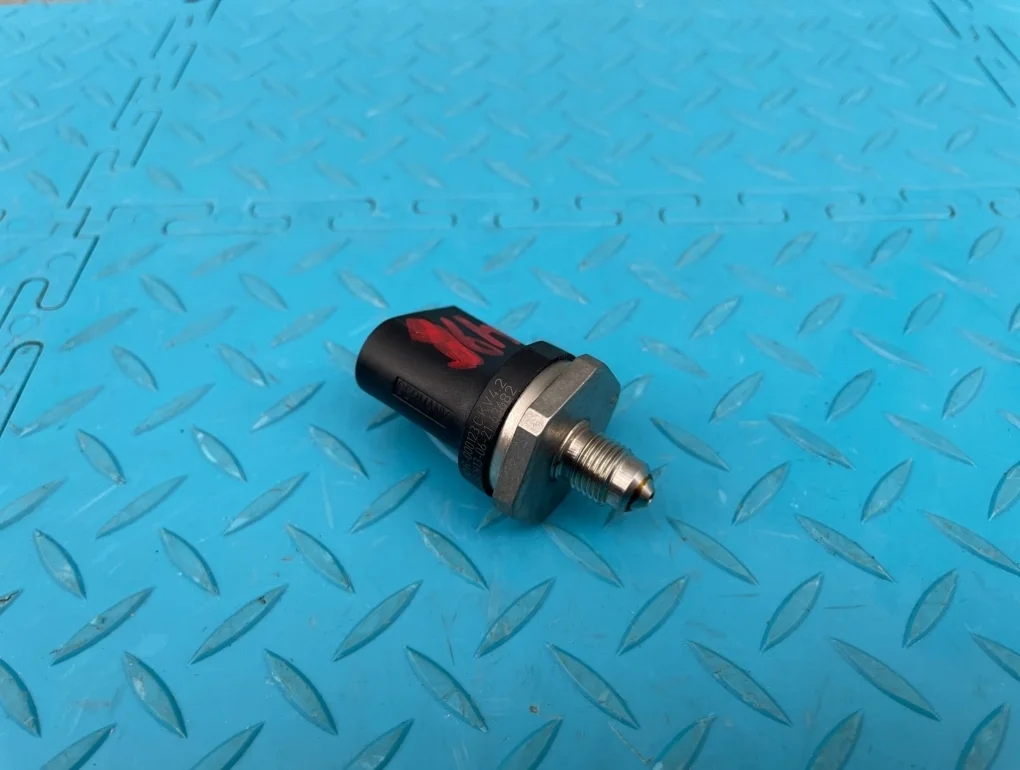 Датчик давления топлива Volkswagen Golf 2013 06J906051F 5G1 CPTA 1.4