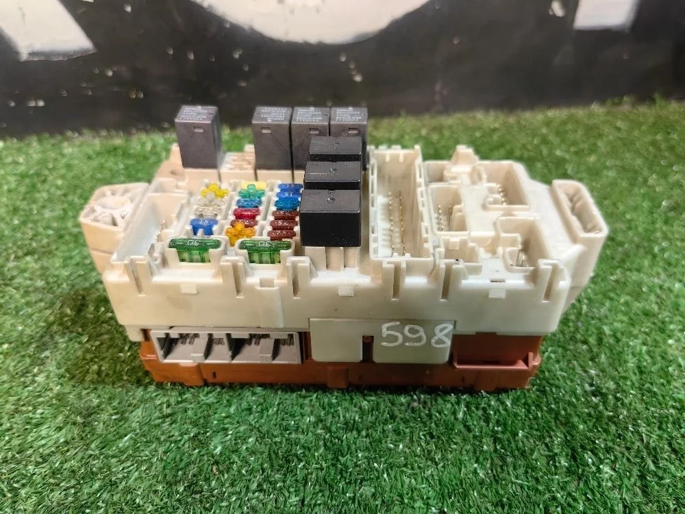 Блок предохранителей Mitsubishi Lancer 9