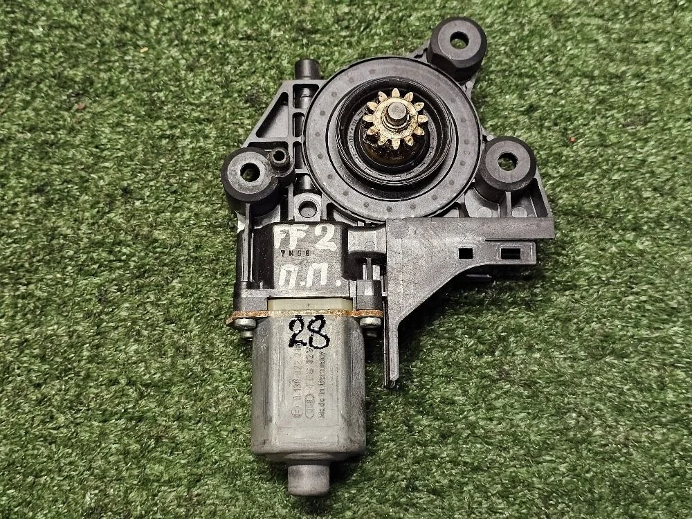 Моторчик стеклоочистителя передний Ford Focus II