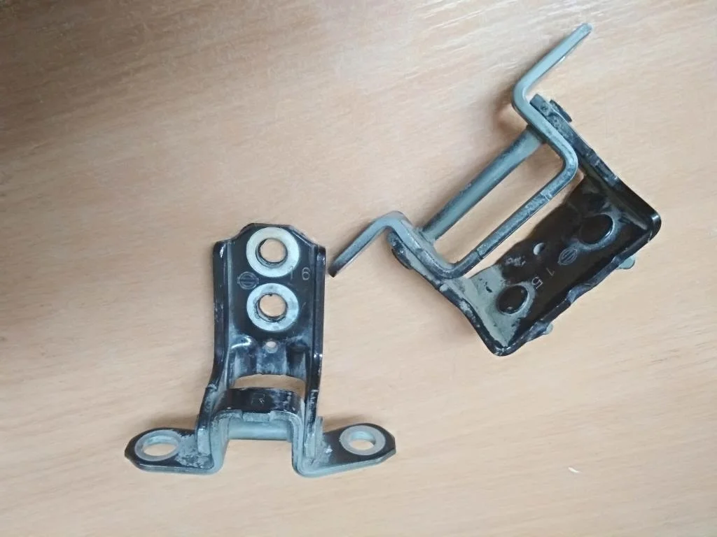 Б.у. петля двери NISSAN JUKE F15E NISSAN JUKE F15E