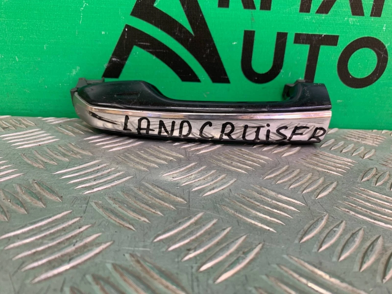 Ручка двери внешняя Lexus LX 2015-2023 URJ200