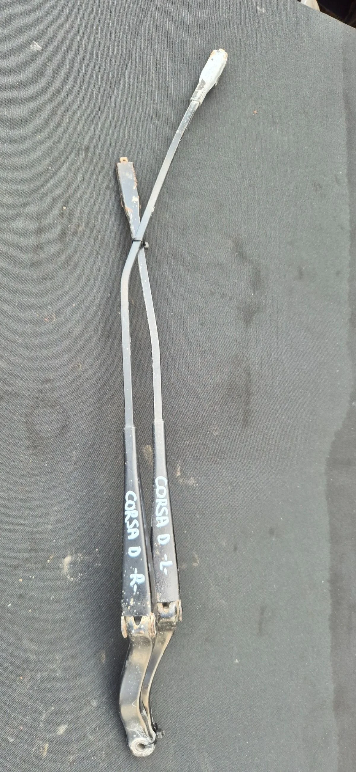 Поводок стеклоочистителя передний Opel Corsa D