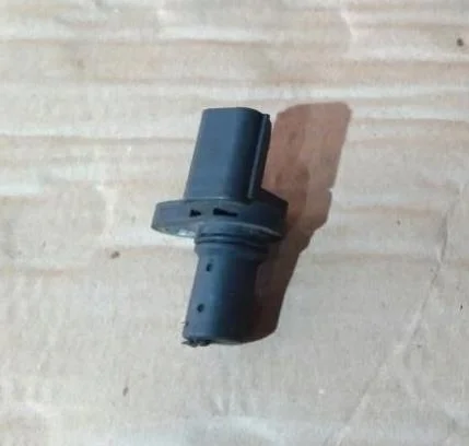 Б.у. датчик коленвала MITSUBISHI LANCER CY2A MITSUBISHI LANCER CY2A