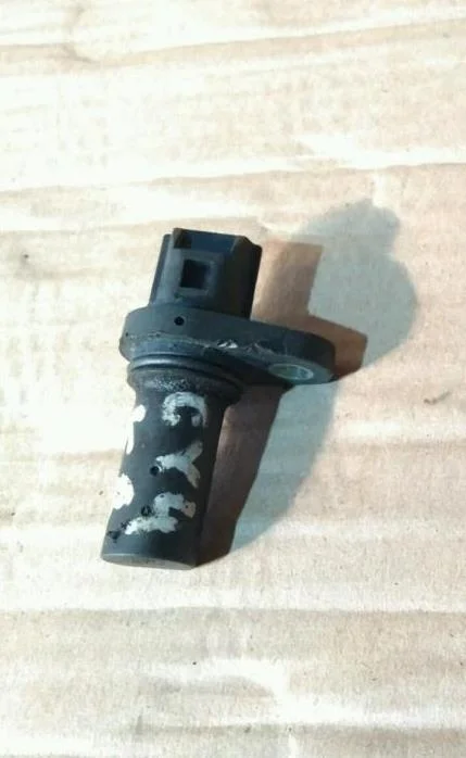 Б.у. датчик коленвала MITSUBISHI LANCER CY4A MITSUBISHI LANCER CY4A