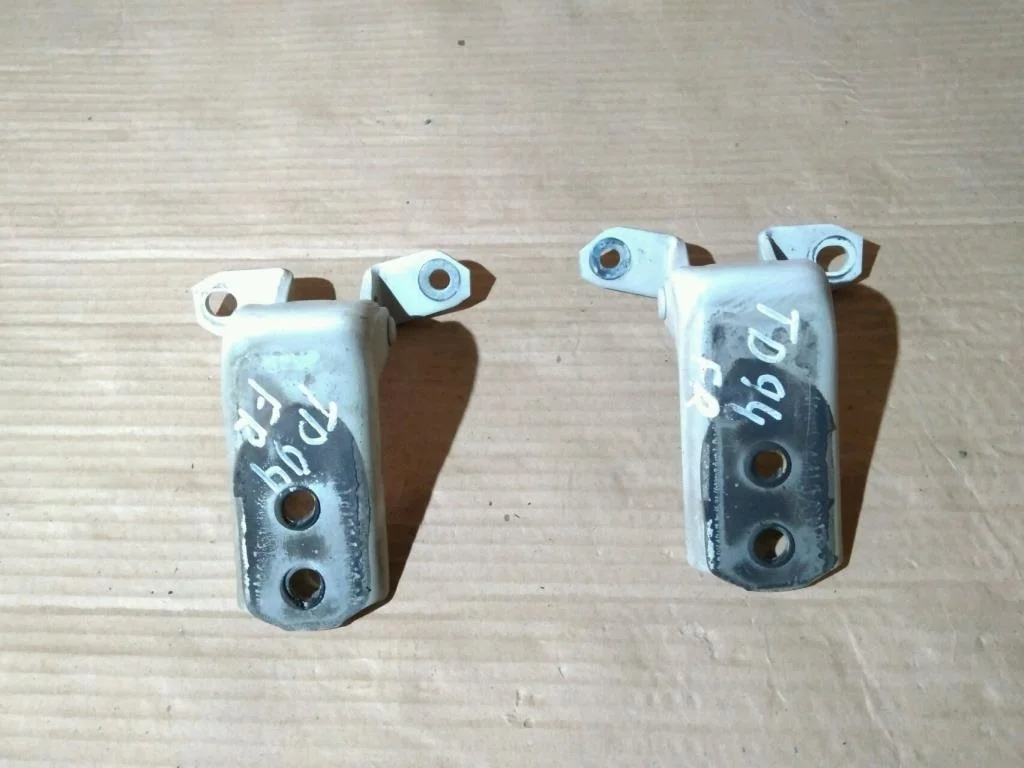 Б.у. петля двери SUZUKI GRAND VITARA JB627 SUZUKI GRAND VITARA JB627