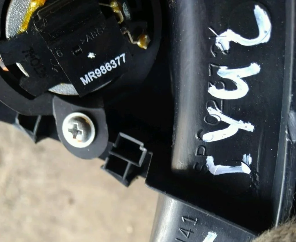 Б.у. крышка зеркала внутренняя MITSUBISHI LANCER CY4A MITSUBISHI LANCER CY4A