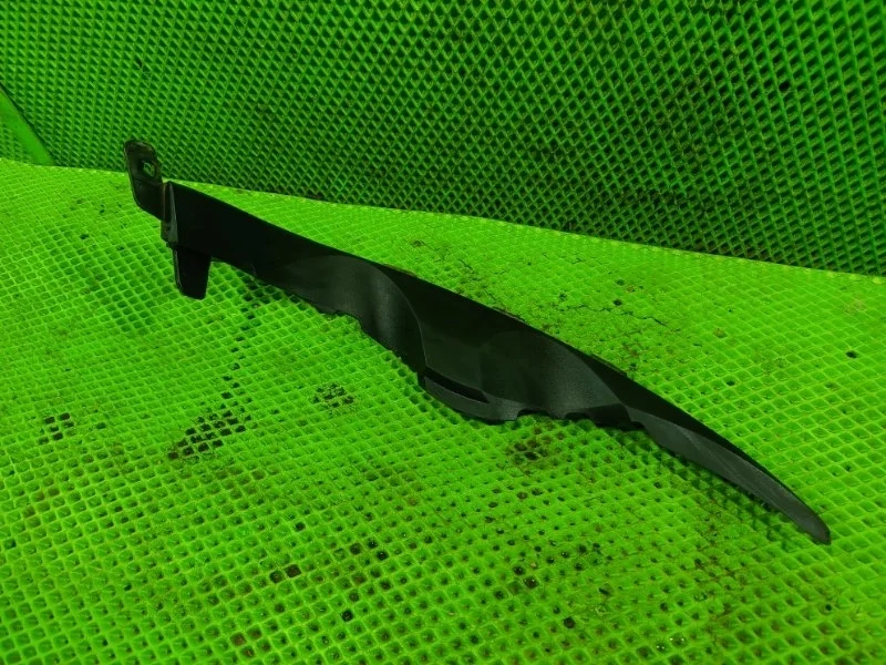 Кронштейн фары Chevrolet Aveo T300 2013 95019920 СЕДАН F16D4, правый