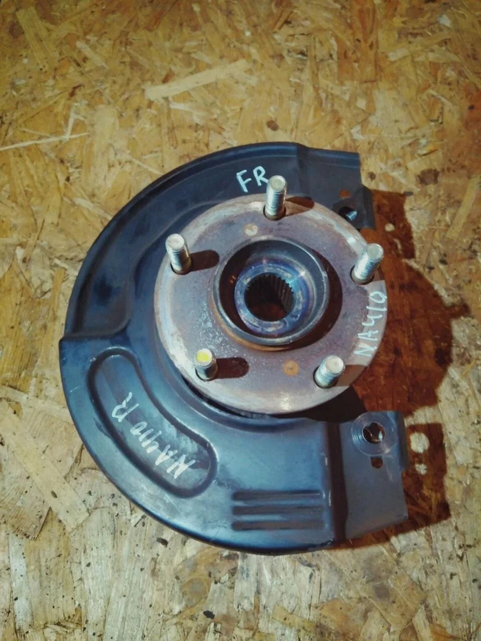 Б.у. кулак поворотный MITSUBISHI GRANDIS NA4W MITSUBISHI GRANDIS NA4W