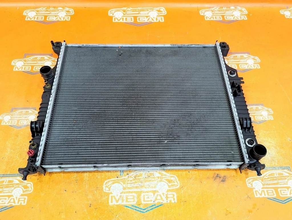 Радиатор Mercedes-Benz